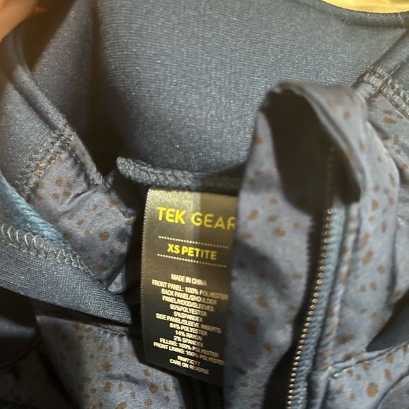 New with tag, Women’s XS Petite, Tek Gear, hooded jacket with thumb holes. - Picture 5 of 6
